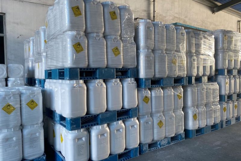 Plastic drums filled with OclenChemical disinfectant, ready for industrial or commercial use in water treatment and sanitation.